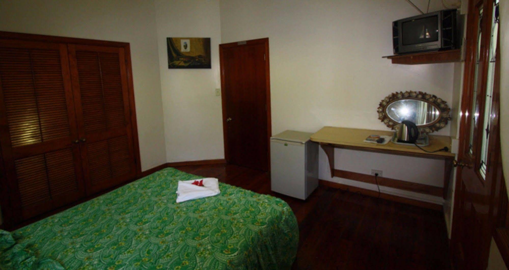 Lynn'S Getaway Hotel Apia Kültér fotó